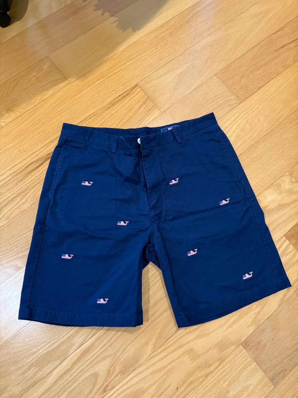 Vineyard Vines Men’s Navy Embroidered Whale Shorts - Pink Whale Motif Size 38